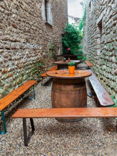 medieval-city-perouges-france_531203-4015